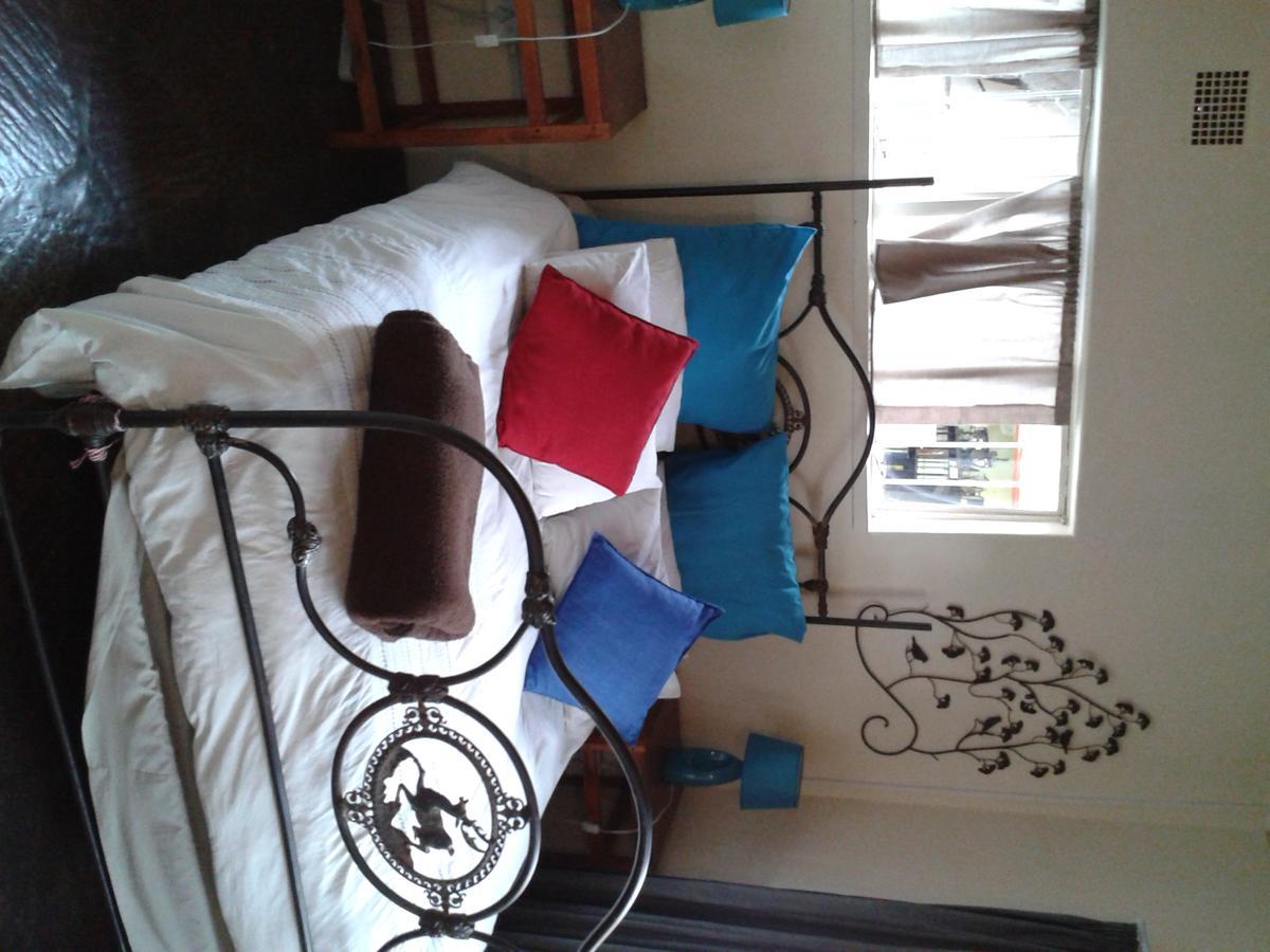 Larona Inn Mafikeng Bagian luar foto