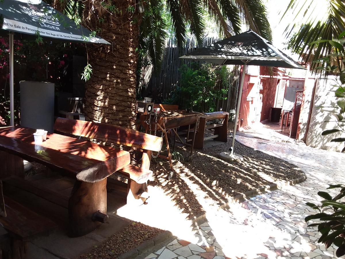 Larona Inn Mafikeng Bagian luar foto