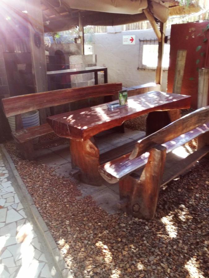 Larona Inn Mafikeng Bagian luar foto