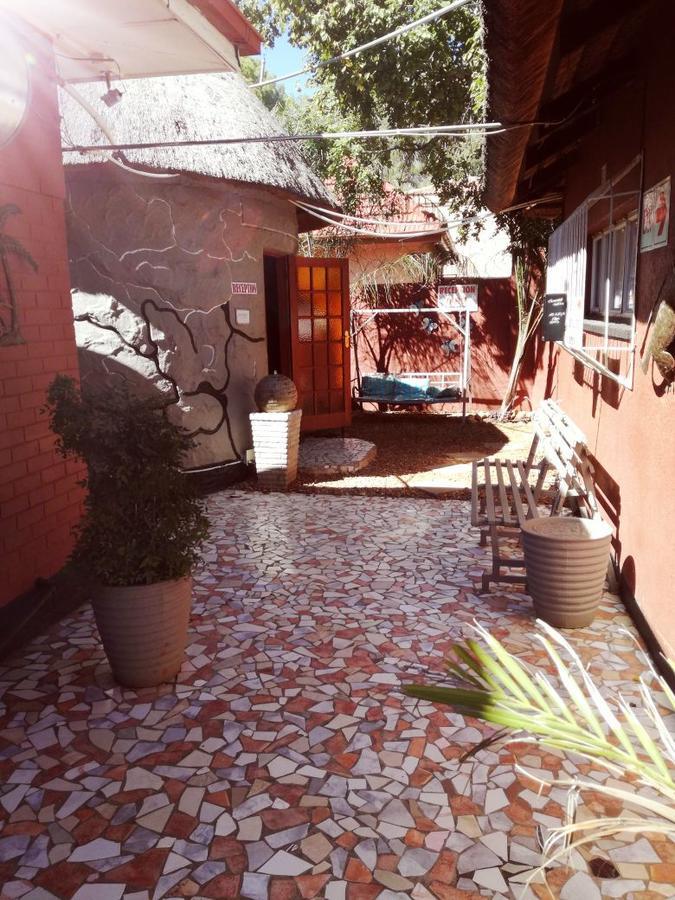 Larona Inn Mafikeng Bagian luar foto
