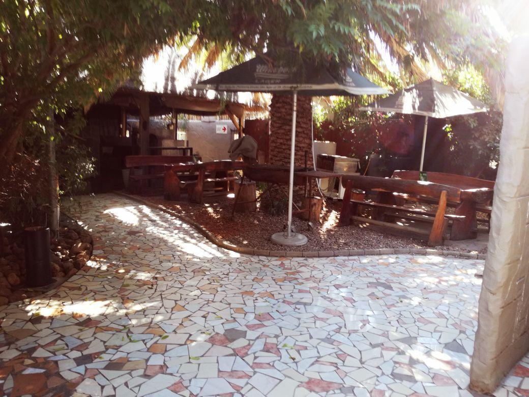 Larona Inn Mafikeng Bagian luar foto